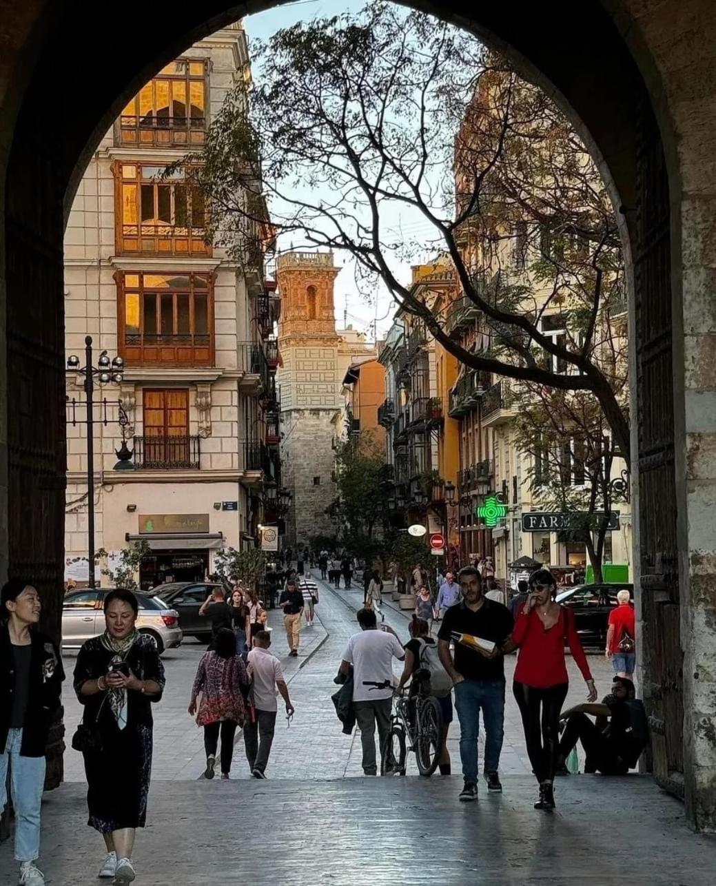Mirador 1 Del Mercado Central - Habitacion Con Bano Privado En El Centro De La Ciudad Vella บาเลนเซีย ภายนอก รูปภาพ
